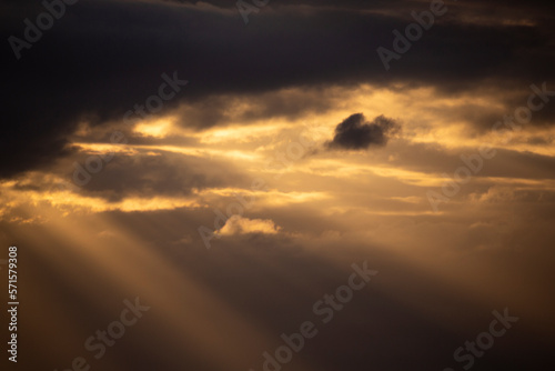 Fototapeta Naklejka Na Ścianę i Meble -  golden cloudy sunset