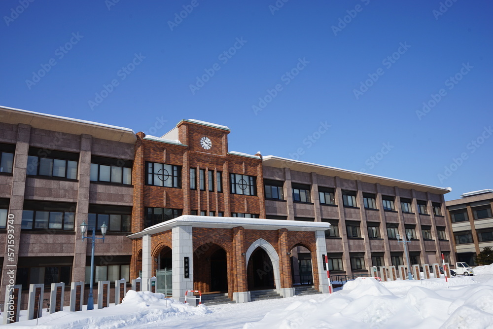 1000_F_571593740_goANyjywFIJkR