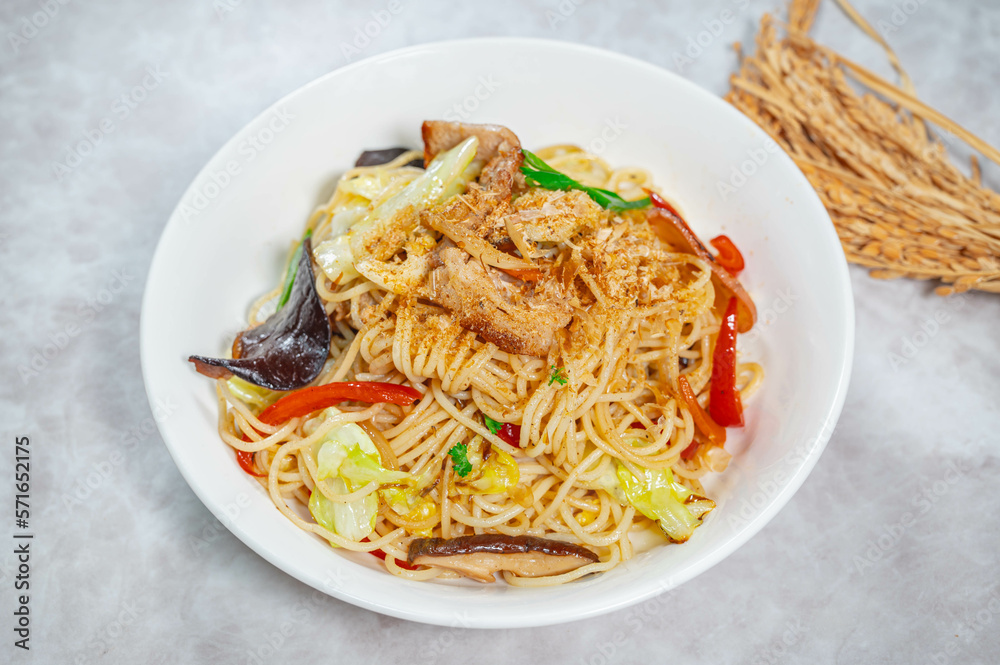 米粉麺の焼きそば麺で塩焼きそば