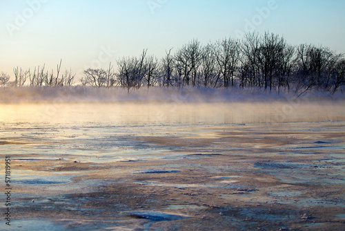 早朝の西別川の彩りと霧（別海町） © itoh masako