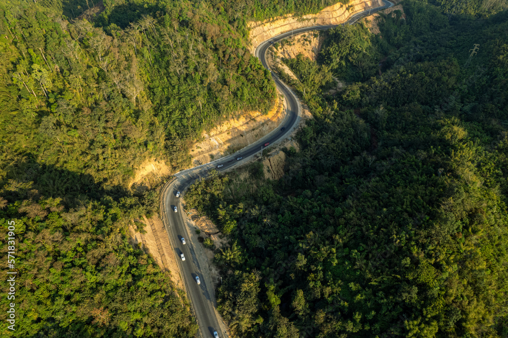 The road to the mountains