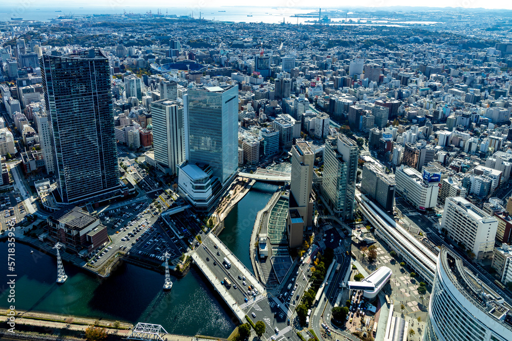 Obraz premium 横浜ランドマークタワーからの横浜港の景色