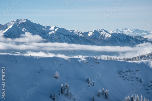 Winterlandschaft mit Skitourengeher
