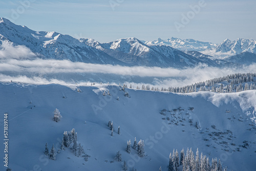 Winterlandschaft mit Skitourengeher