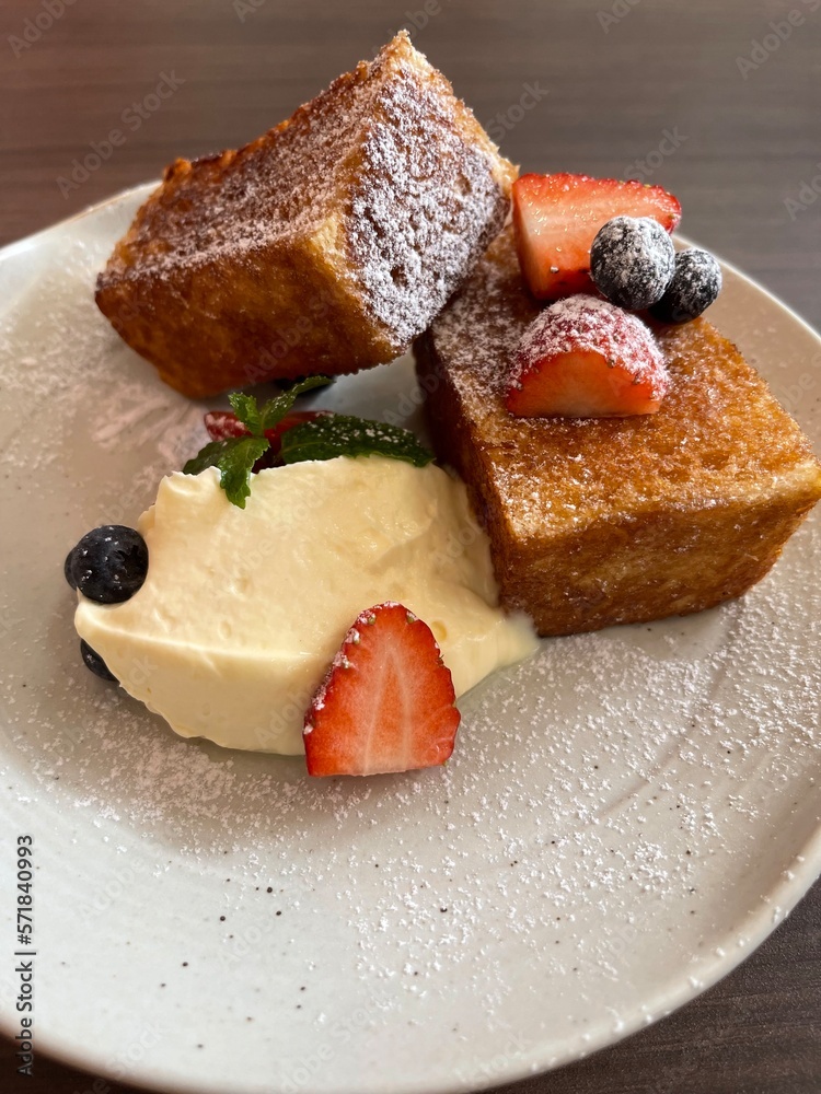 strawberry blueberry toast at table cafe menu desserts cream cheese yogurt 