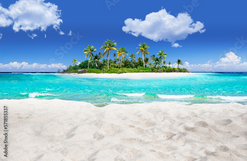 Fototapeta Naklejka Na Ścianę i Meble -  Tropical island in turquoise ocean
