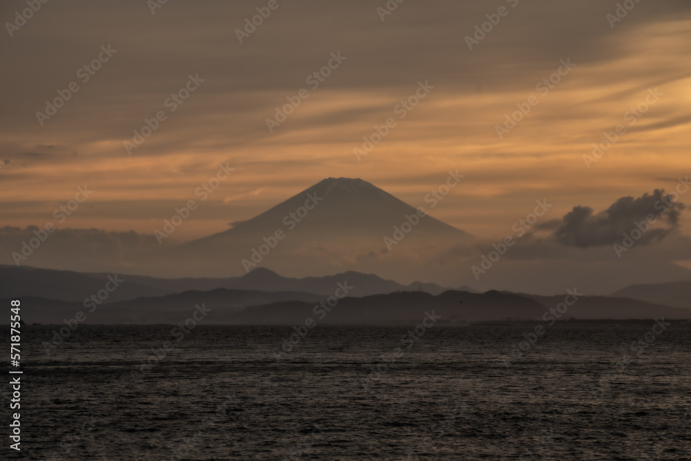 江ノ島から見る富士山のシルエット