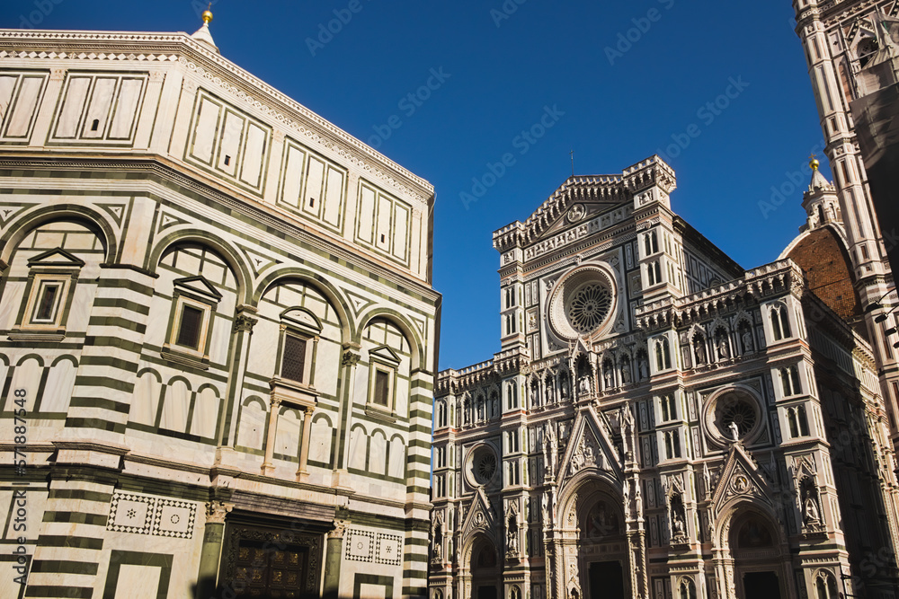 Fototapeta premium Florence, Italy : Baptistery of St. John (left) and Cathedral of Saint Mary of the Flower (right). Italian: Battistero di San Giovanni e Cattedrale di Santa Maria del Fiore