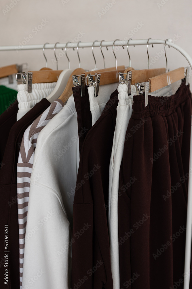 Obraz premium Clothes hang on a shelf in a designer clothes store.