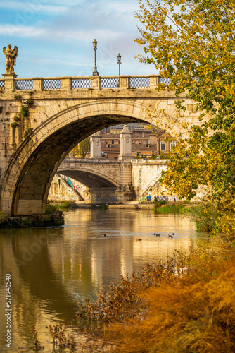 Matin d'automne le long du Tibre à Rome © PPJ