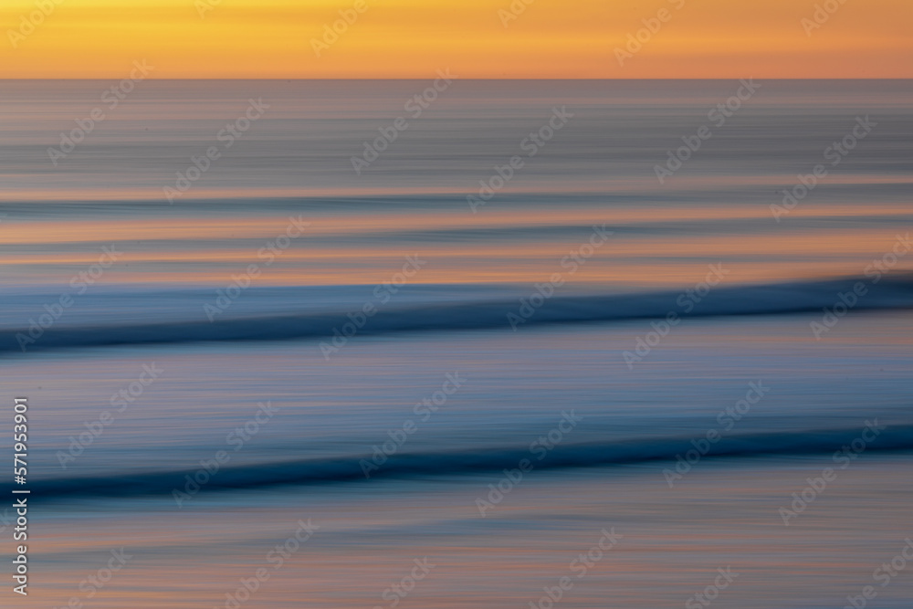 Obraz premium Waves at Sunset