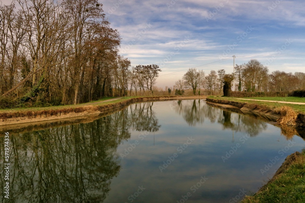 Canal du centre en Bourgogne. Canal du centre en Bourgogne.