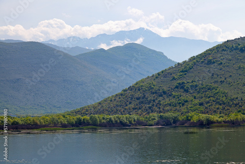Fototapeta Naklejka Na Ścianę i Meble -  Lake Skadar at the border between Montenegro and Albania