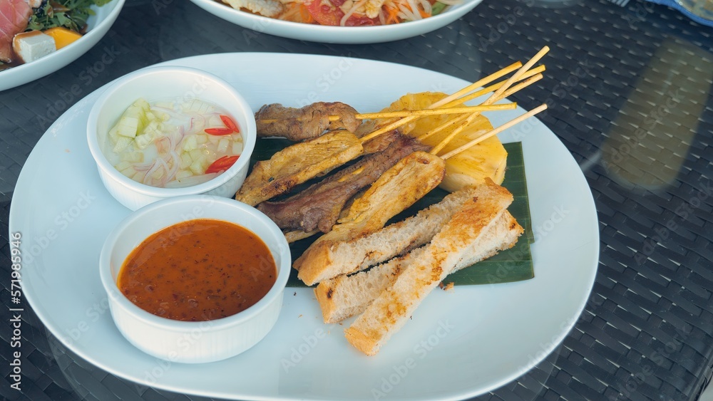 Grilled chicken skewers with bread, onions, and spicy sauce Grilled chicken skewers with bread, onions, and spicy sauce