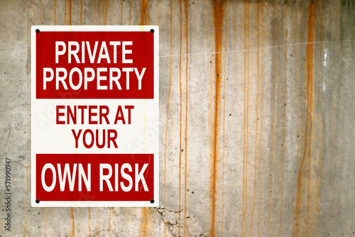 Obraz na plátně Private property, enter at you own risk
