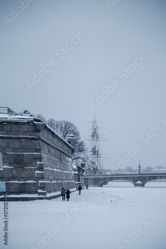 Fototapeta Naklejka Na Ścianę i Meble -  Snow-covered walls of an ancient fortress in winter.