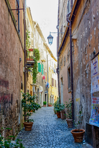 Fototapeta Naklejka Na Ścianę i Meble -  Balade dans le centre d'une vieille ville en Italie