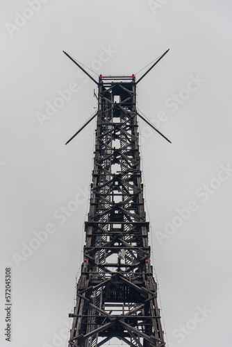 Obraz na płótnie The wodden antenna tower od the Radio Station from the middle od the 1930s. Transmission tower (one od the highest wooden construction on the world). Close-up of the structure w salonie