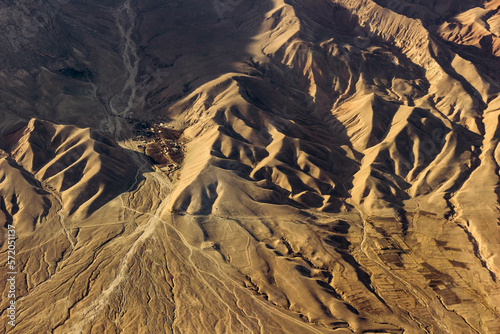 Luftbilder von Khulm und Kunduz sowie dem Marmal Gebrige im norden Afghanistans. photo