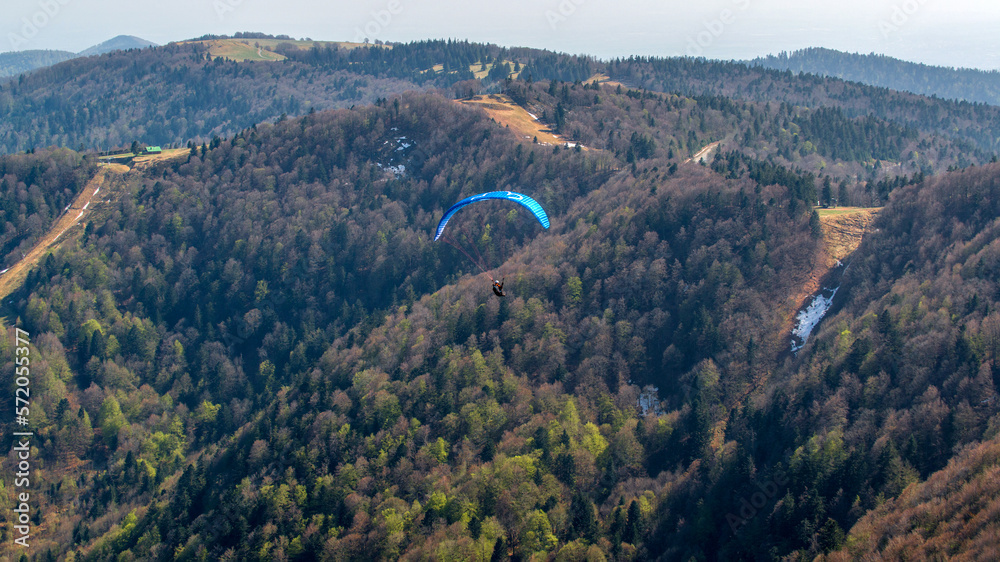 Obraz premium parapente en vol 