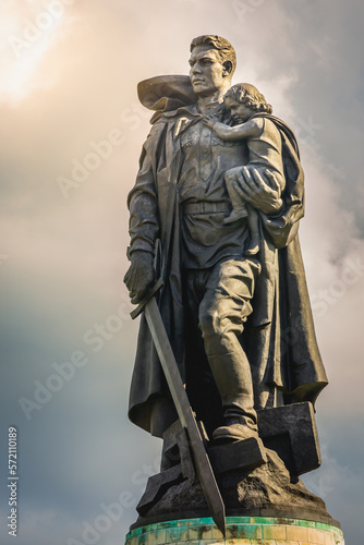 Statue of the heroic Soldier Liberator in Soviet War Memorial, Berlin, germany © Aide
