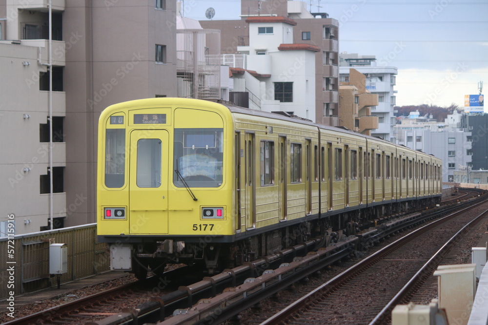 名古屋市内を走行する電車