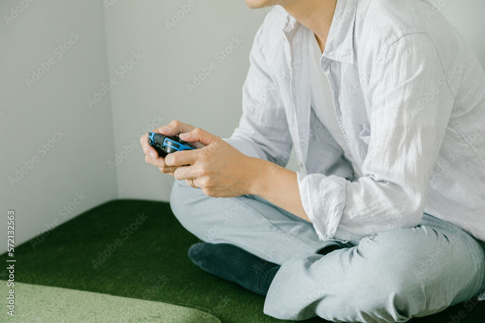 ゲームをする男性 ゲームをする男性