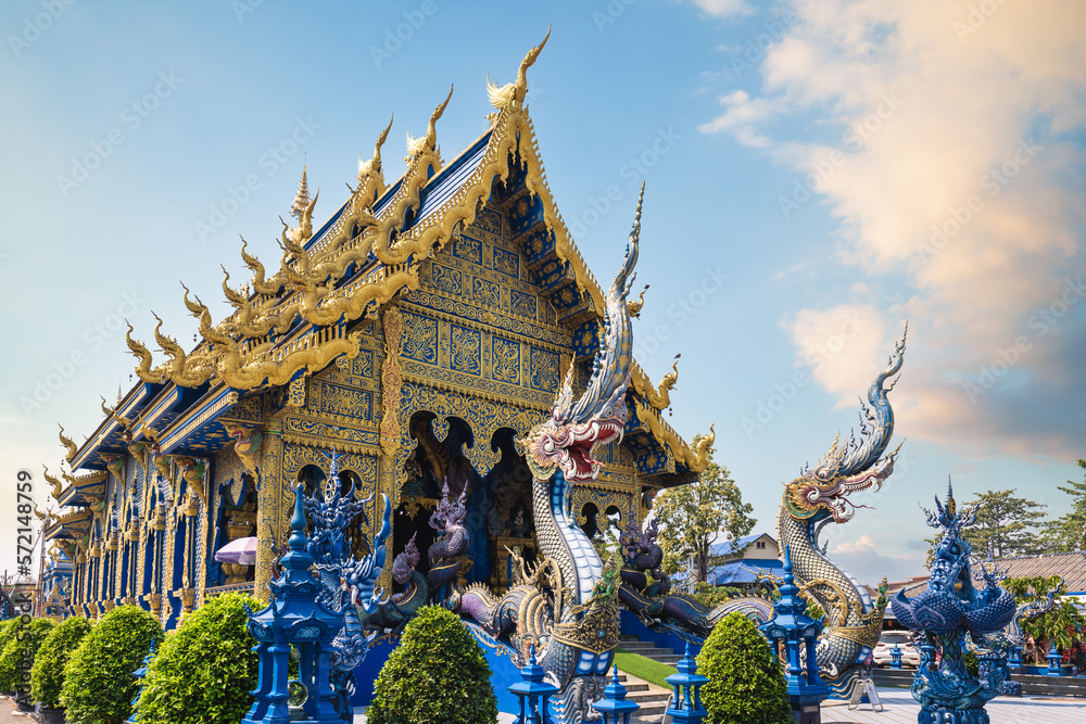 Wat Rong Suea Ten, the blue temple in chiang rai, thailand - obrazy, fototapety, plakaty 