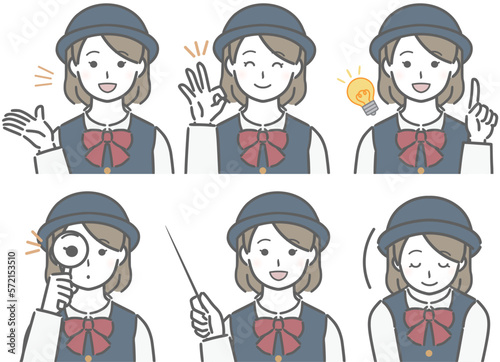 解説する若い女性バスガイド