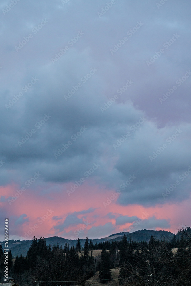 Obraz premium Sunset in the mountain village