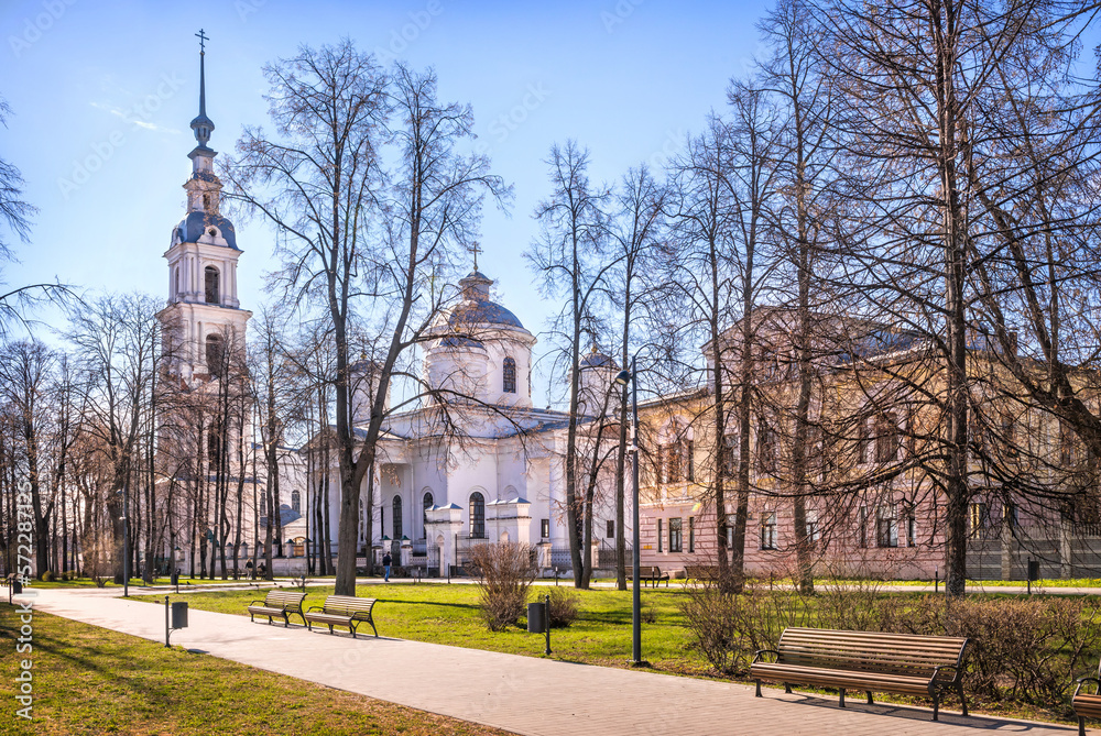 Obraz premium Trinity Cathedral and Bell Tower and Offices, Volzhsky Boulevard 2, Kineshma, Ivanovo Region
