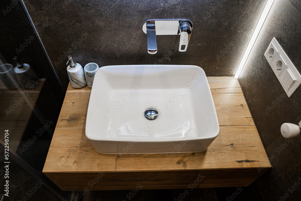 Fototapeta premium Spacious bathroom, clean, beautiful, luxurious, bright room