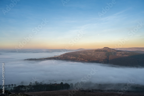 Bild auf Leinwand Bamford Edge sunrise cloud inversion in the Peak District National Park, UK
