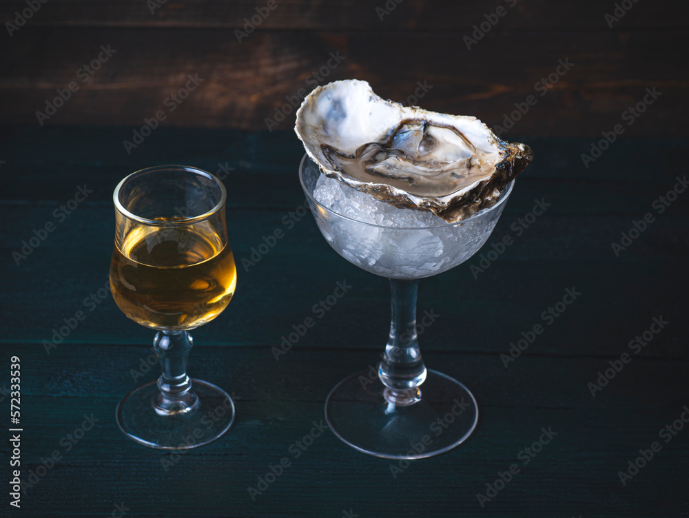 Foto de Great Oyster and Whisky combinations. Irish sailor traditions
