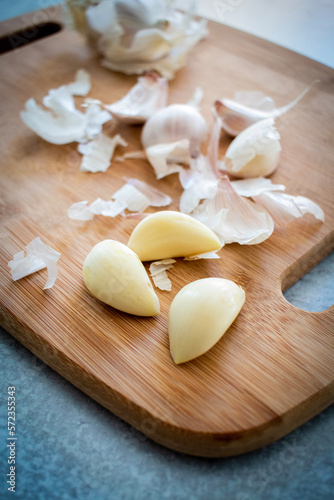 peeled garlic cloves on cutting board