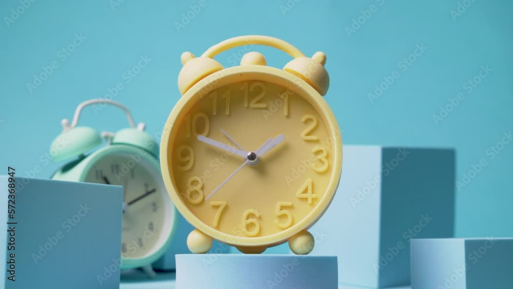 reverse time Vintage alarm clock timelapse,daylight savings backward time