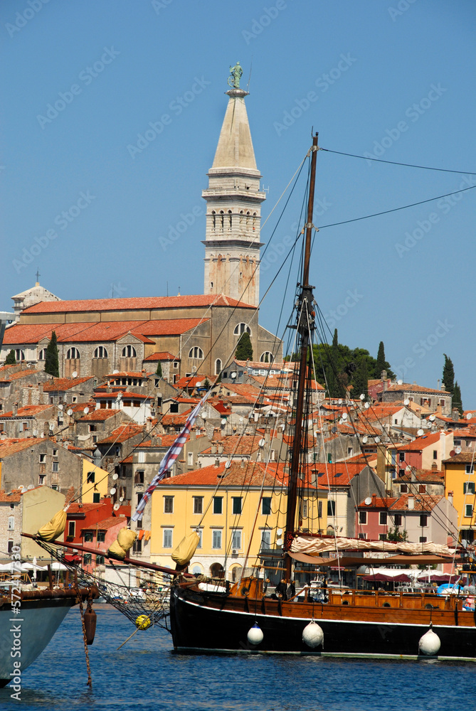 Naklejka premium Colorful Rovinj in Istria with boats in the port, Croatia