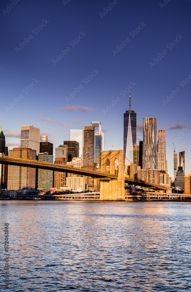 Naklejka premium city with tall skyscrapers during sunrise