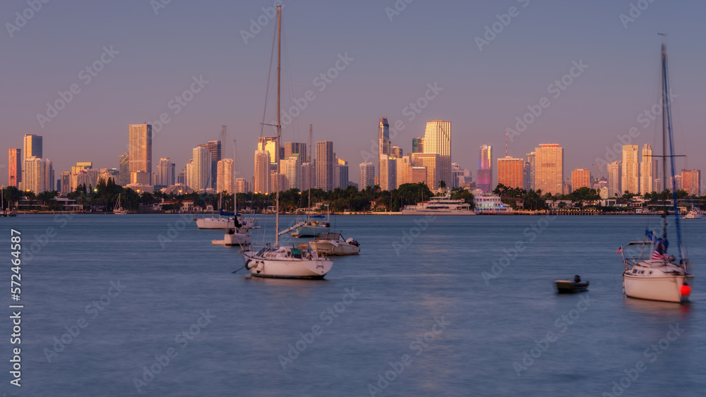 Fototapeta premium Miami skyline during golden hour