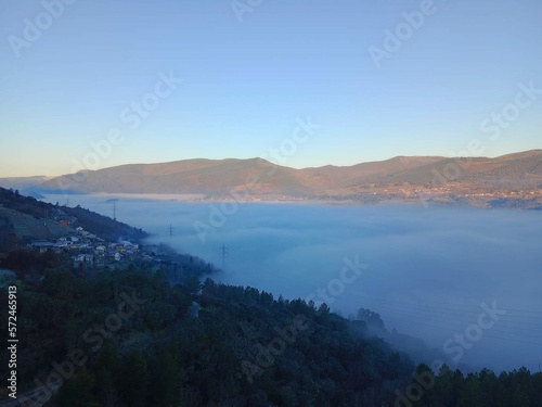 Niebla en la montaña de Ourense, Galicia