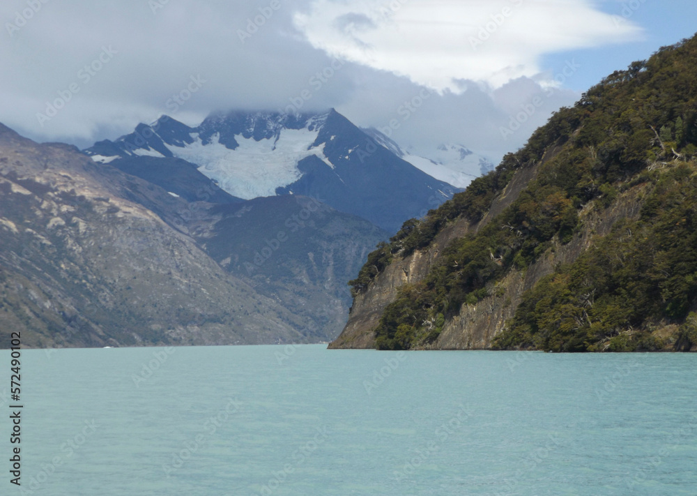 lake in the mountains in Calafate