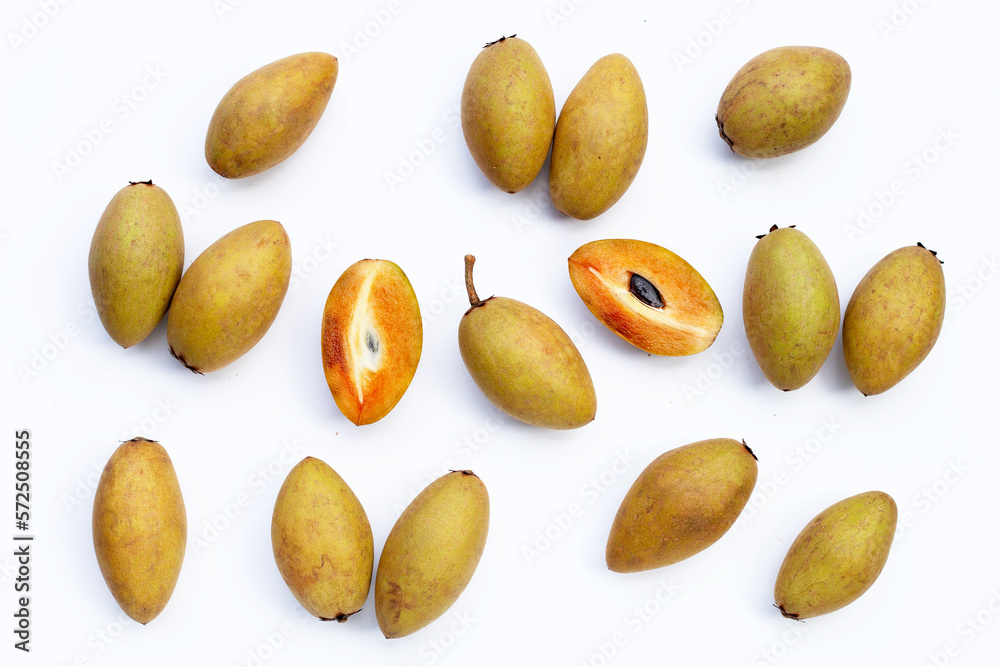 Obraz premium Fresh sapodilla fruit on white background