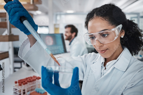 Foto Scientist, pipette or petri dish in laboratory research, medical pharmacy or dna blood engineering