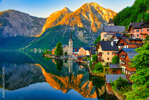 世界遺産の美しい湖・ハルシュタット湖の朝