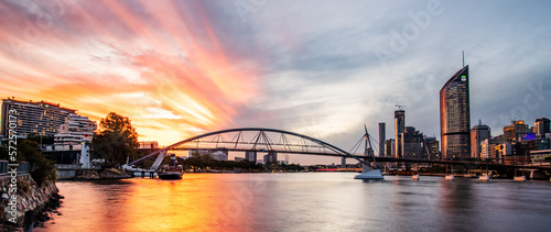 The special half red and half blue sky over the Goodwill Bridge and Brisbane River in the sunset © Gavin