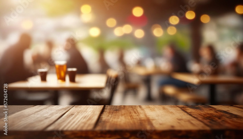 Table en bois vide, vue de dessus, avec un fond restaurant bar flou, des gens mangent et boivent (AI) photo