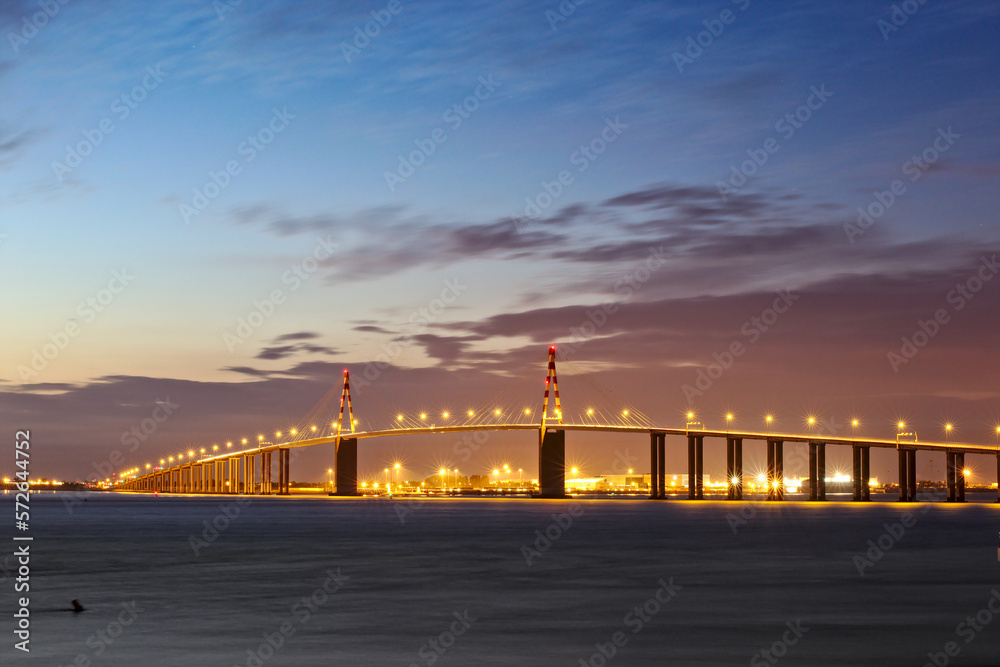 Obraz premium St Nazaire bridge at sunset