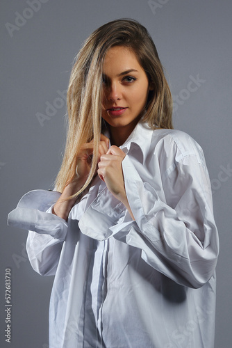 Portrait of a beautiful young woman in the studio