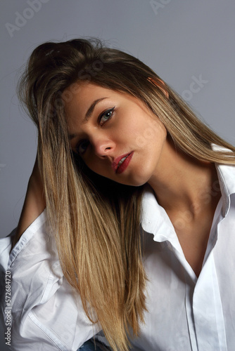 Portrait of a beautiful young woman in the studio