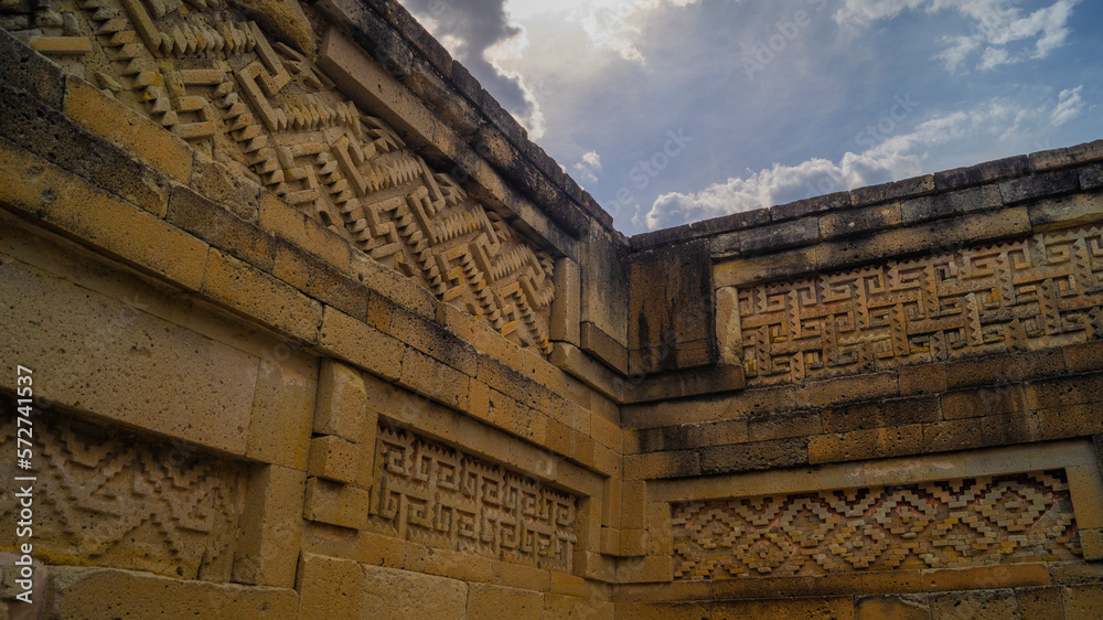 Obraz premium Stone carved building (Mitla)